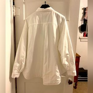 I am selling this coat from Cynthia Rowley. This is size large and it is white.